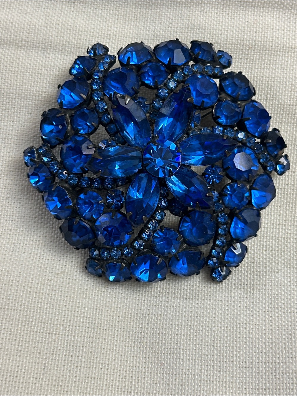 Vintage Royal blue 1950s-1960’s rhinestone floral brooch